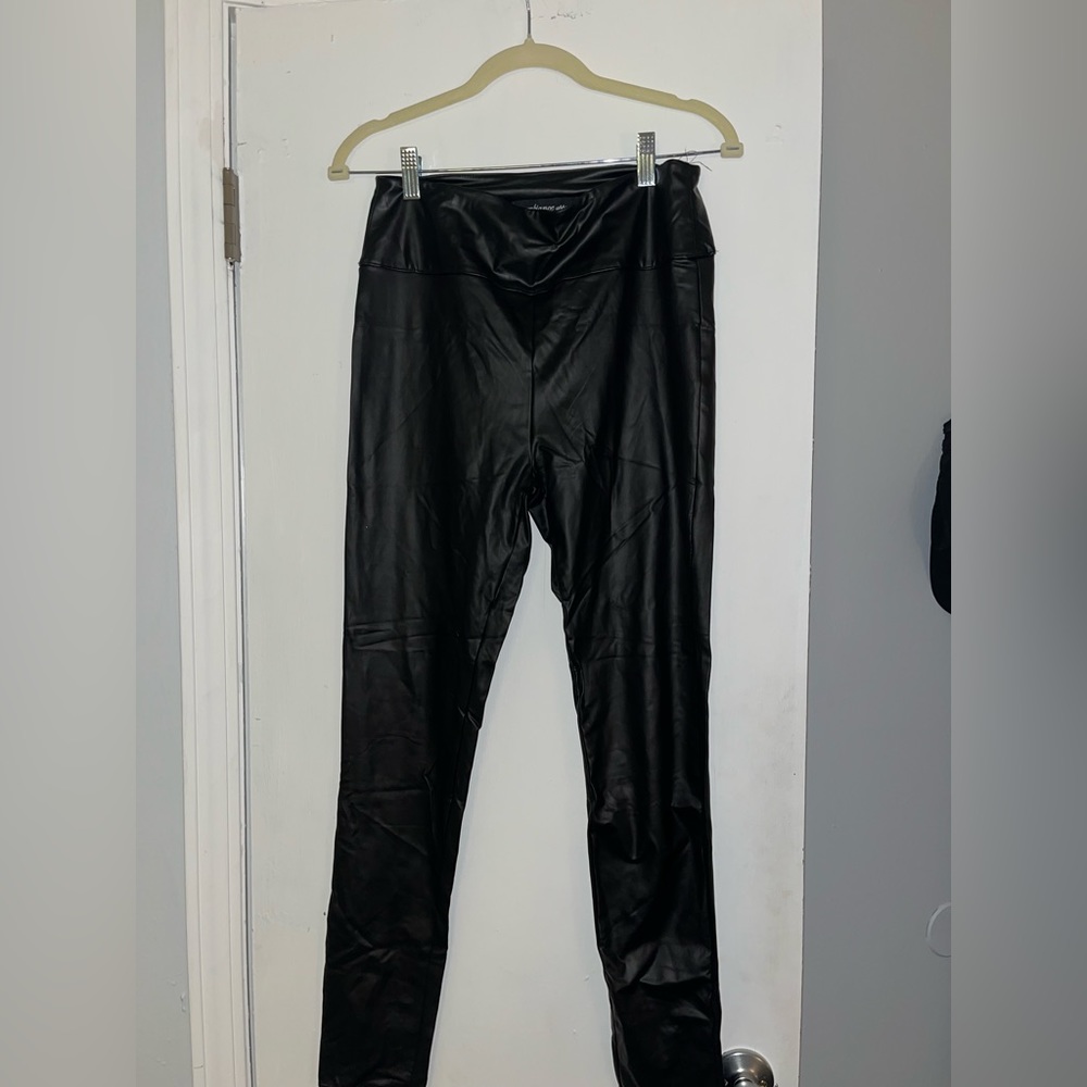 Shiny leggings